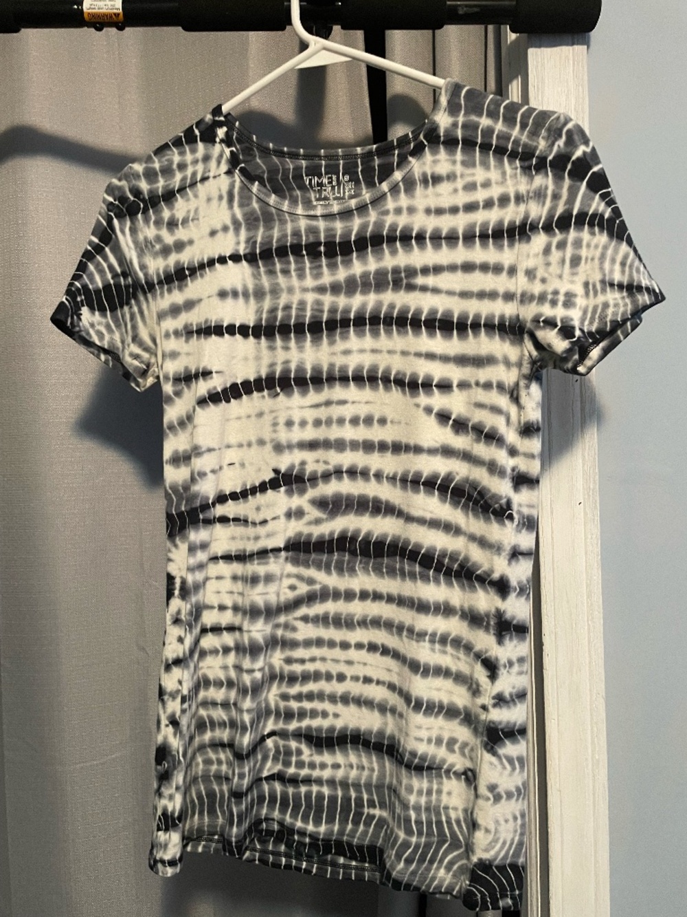 Time and Tru (4-6) black and white shirt